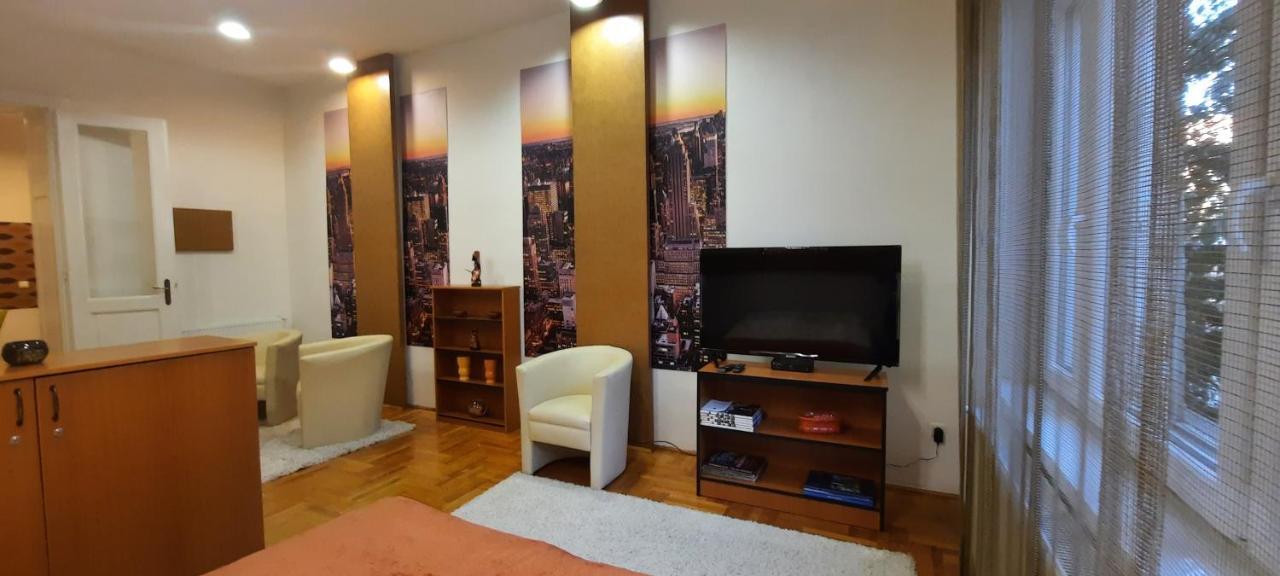 City Life Apartment Дебрецен Экстерьер фото