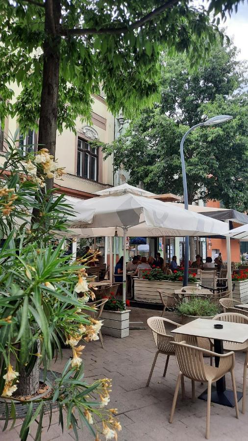 City Life Apartment Дебрецен Экстерьер фото