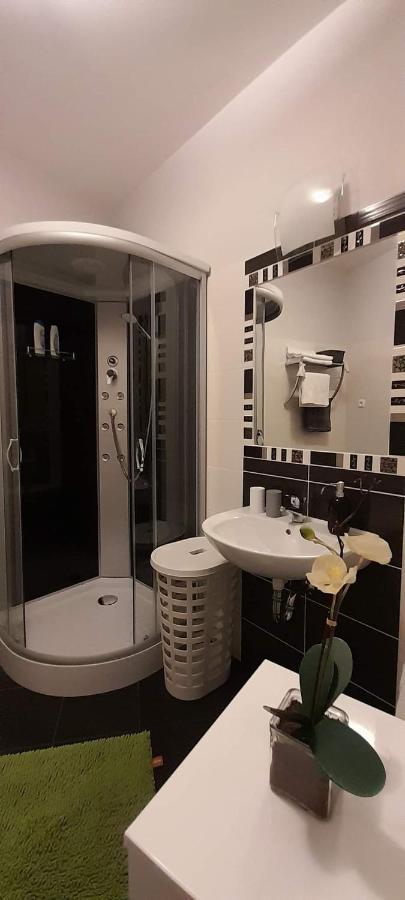 City Life Apartment Дебрецен Экстерьер фото
